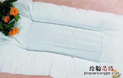 蚕屎做枕头有什么好处 蚕屎做枕头有什么好处大蚕屎和小蚕屎有什么区别