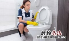 马桶掉进一个塑料硬物怎么取出 马桶掉进一个塑料硬物