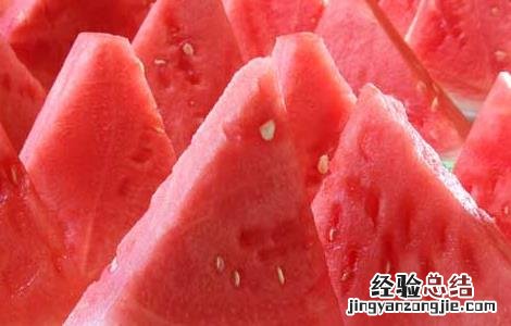 西瓜能和桃子一起吃吗 西瓜能和桃子一起吃吗吃了会怎么样