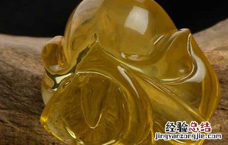 琥珀怎么鉴别真假 琥珀怎么鉴别真假视频
