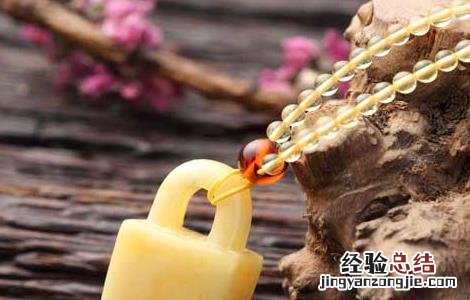 琥珀怎么鉴别真假 琥珀怎么鉴别真假视频