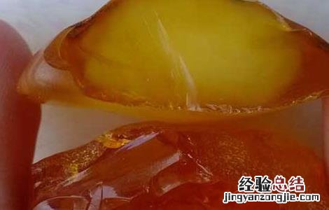 琥珀怎么鉴别真假 琥珀怎么鉴别真假视频