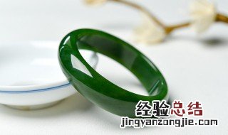 翡翠搭配绳子还是珠链 翡翠搭配