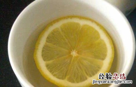 柠檬片泡水的功效与作用 柠檬片泡水的功效