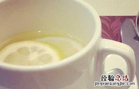 柠檬片泡水的功效与作用 柠檬片泡水的功效