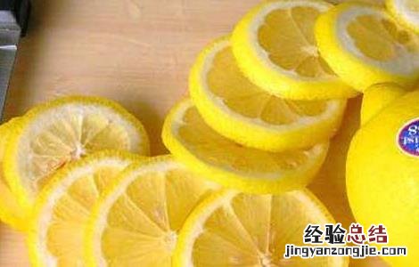 柠檬片泡水的副作用 柠檬片泡水喝的功效与副作用