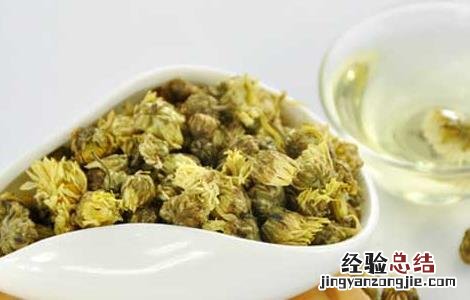 女人喝菊花茶有什么好处 喝菊花茶有什么好处