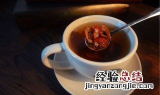 枸杞红枣桂圆玫瑰红糖熬着喝有什么效果 对于美容的功效你心动了吗