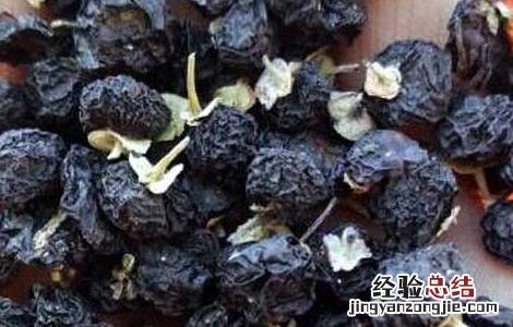黑枸杞泡水后什么颜色最好 黑枸杞泡水后什么颜色