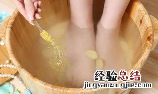 姜水泡脚的功效与作用 艾草水泡脚有什么功效和作用