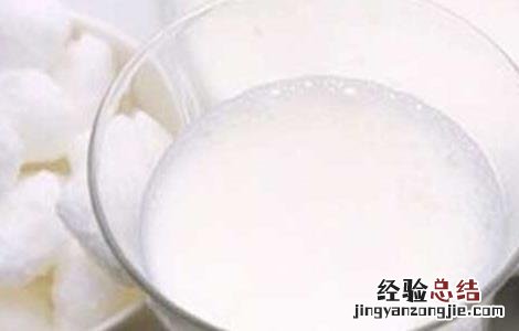 早产儿喝羊奶粉好还是牛奶粉好 羊奶粉好还是牛奶粉好