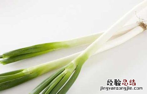 大葱的功效与作用吃法 大葱的功效与作用及食用方法