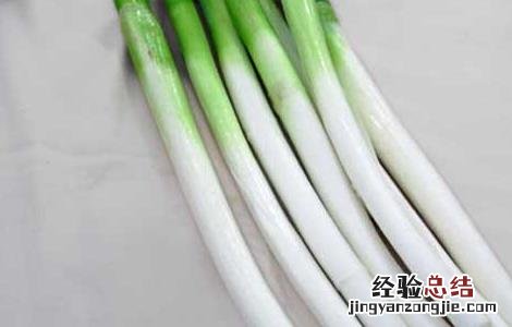 大葱的功效与作用吃法 大葱的功效与作用及食用方法