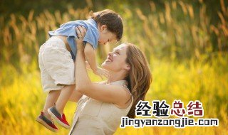 梦见抱着小男孩撒尿是什么意思 梦见抱着小男孩