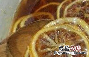 柠檬炖冰糖的功效与作用 柠檬炖冰糖的功效与作用是什么