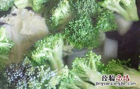 水煮西兰花的功效及做法大全 水煮西兰花的功效及做法