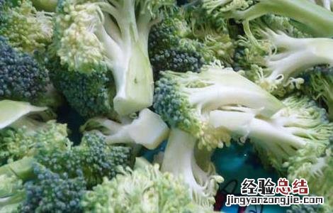 水煮西兰花的功效及做法大全 水煮西兰花的功效及做法