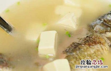 鲫鱼豆腐汤的功效及做法视频 鲫鱼豆腐汤的功效及做法