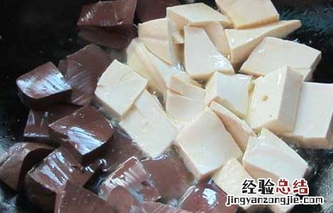 猪血煮豆腐的功效及做法 豆腐煮猪血的做法大全