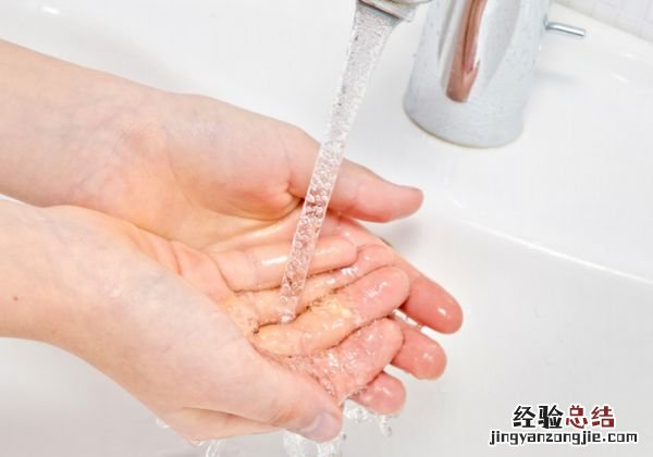 额头上长粉刺怎么办额头长粉刺要怎么做