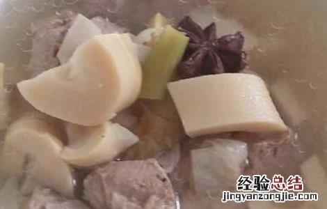 排骨炖春笋怎么做好吃窍门 春笋炖排骨的功效及做法