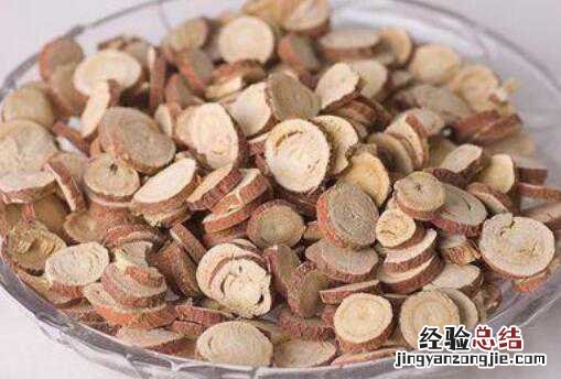 甘草片泡水喝的功效与作用 甘草片泡水喝的功效与作用