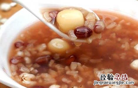 赤小豆薏米粥的功效及做法 薏米赤小豆煲粥的功效与作用