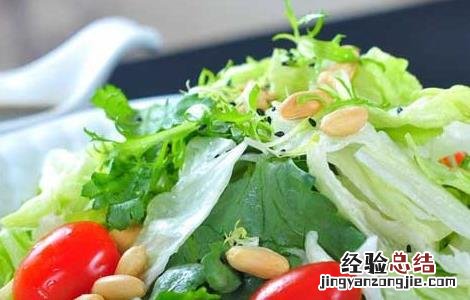油麦菜沙拉的功效及做法 油麦菜可以凉拌吗沙拉嘛