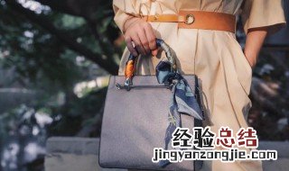 丝巾怎样捆在手提包上 时尚达人教你两种系的方法