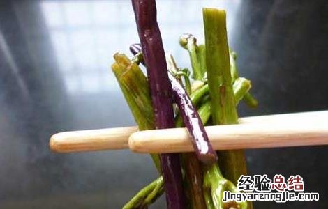 酸辣蕨菜的功效及做法视频 酸辣蕨菜的功效及做法