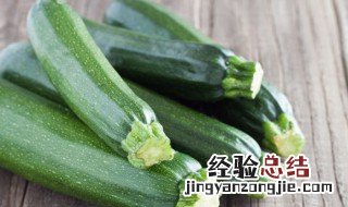 西葫芦炒红椒怎么做 西葫芦炒红椒怎么做才好吃