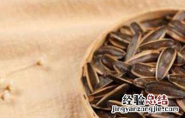 嗑瓜子有什么好处吗 嗑瓜子的好处和坏处