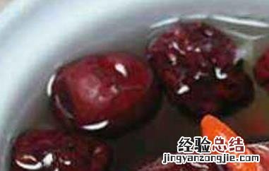 大枣泡水喝的功效 山楂干大枣泡水喝的功效