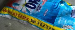 洗衣服时应当使用哪种洗衣粉 洗衣服时应当使用哪种洗衣粉?含磷洗衣粉无磷洗衣粉