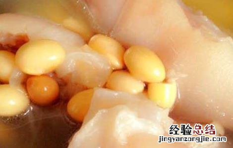 黄豆炖猪蹄的功效和做法窍门 黄豆炖猪蹄的功效和做法