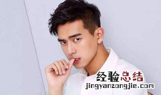 淡黄的长裙火红的裤衩是什么梗