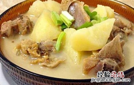 排骨炖土豆的家常做法 东北排骨炖土豆的家常做法