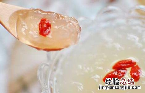 冰糖红枣炖燕窝的功效和做法 红枣冰糖燕窝怎么炖