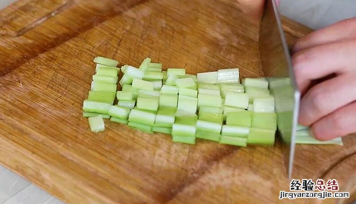 清炒三丁做法步骤 清炒三丁的做法