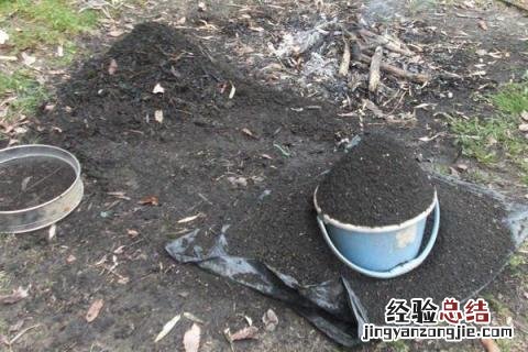 草木灰的作用及使用方法 草木灰的作用及使用方法视频