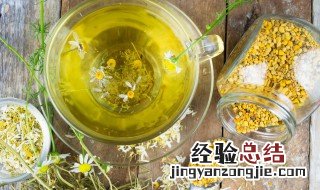 菊花茶泡了为什么会变绿 菊花和茶叶泡水喝的功效与作用