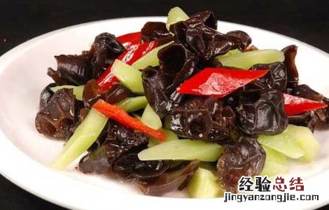 莴笋炒木耳怎样炒 莴笋炒木耳的家常做法