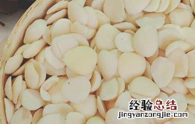 干杏仁怎么处理才能吃 杏仁干里面的杏仁可以吃吗