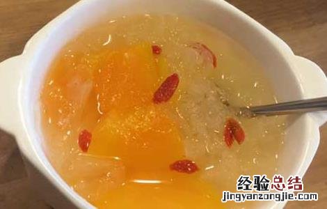 木瓜银耳汤的做法 木瓜银耳汤的做法,冰糖什么时候放,月子宝妈吃的
