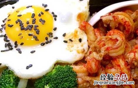 小龙虾盖浇饭的做法 小龙虾盖浇饭的做法窍门