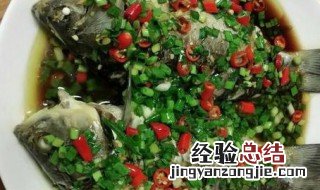 韭菜蒸鲫鱼如何做 韭菜蒸鲫鱼的做法