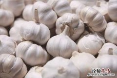 大蒜什么时候浇水施肥好 大蒜浇水最佳时间，什么时候浇水好