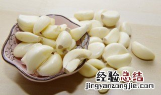 蒜末变成绿色了还能吃吗 倒好的蒜末颜色变绿还能吃吗