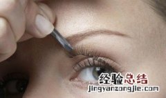 擦睫毛膏不晕妆技巧 怎么使用睫毛膏不晕妆