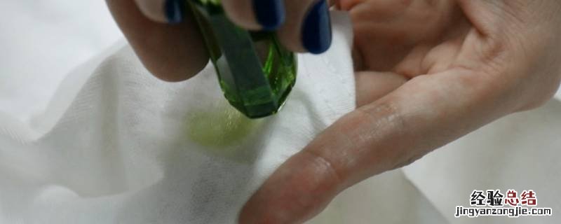 502胶粘到衣服上怎么去除 衣服上弄上502胶怎样可以处理掉